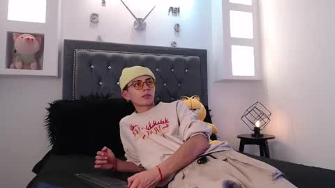 Snapshot of maiky_cooper chatting on 03-05-25, 04:34 Maiky Cooper online show from 03-05-25, 04:34