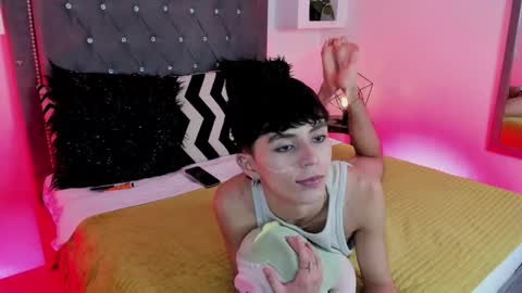 Snapshot of maiky_cooper chatting on 10-19-25, 07:03 Maiky Cooper online show from 10-19-25, 07:03