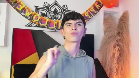 Snapshot of maiky_cooper chatting on 10-26-25, 08:04 Maiky Cooper online show from 10-26-25, 08:04