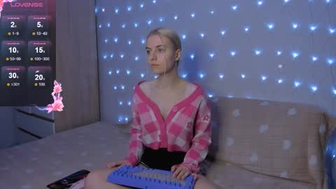 Your kitty online show from 11-12-25, 04:07