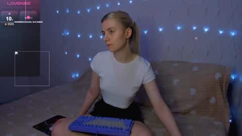 Your kitty online show from 05-28-26, 03:42
