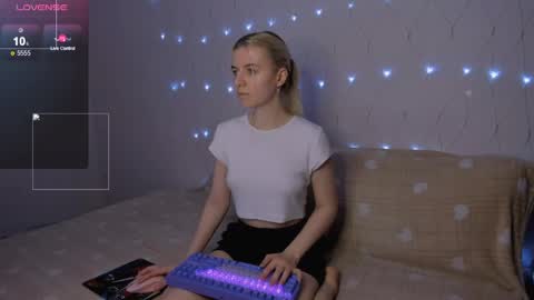 Your kitty online show from 06-02-26, 03:47