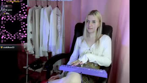 Your kitty online show from 06-03-26, 03:53