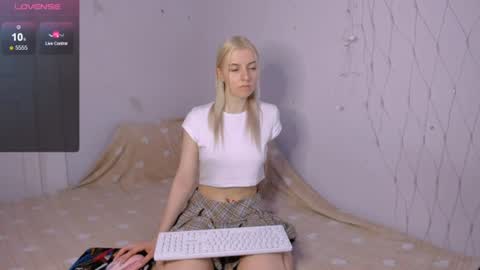 Your kitty online show from 06-25-26, 04:22