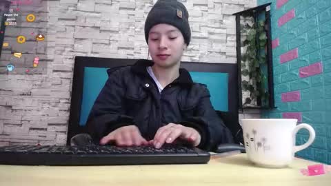  MAILY CAN  online show from 10-04-25, 12:25