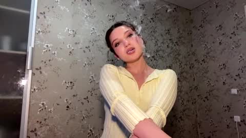 DIna online show from 04-20-26, 03:15