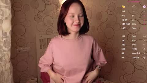 Snapshot of maisiemiller chatting on 10-31-25, 01:01 Maisie online show from 10-31-25, 01:01