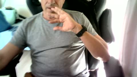Snapshot of makis8989 chatting on 06-27-26, 06:51 makis8989 online show from 06-27-26, 06:51