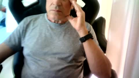 Snapshot of makis8989 chatting on 07-06-26, 06:54 makis8989 online show from 07-06-26, 06:54