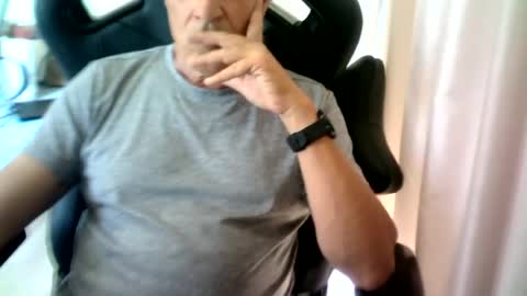 Snapshot of makis8989 chatting on 07-07-26, 07:45 makis8989 online show from 07-07-26, 07:45