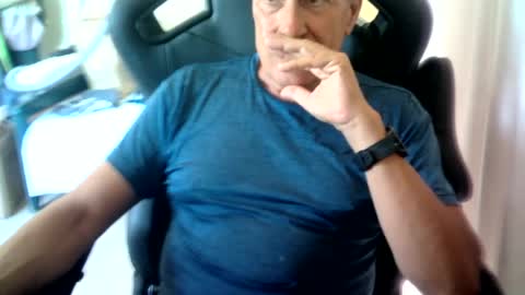 Snapshot of makis8989 chatting on 08-05-26, 01:03 makis8989 online show from 08-05-26, 01:03
