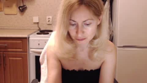 Snapshot of malenamila chatting on 06-30-26, 09:38 Malena online show from 06-30-26, 09:38