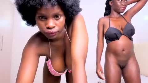 Snapshot of malia_baby chatting on 06-25-26, 06:23 malia online show from 06-25-26, 06:23