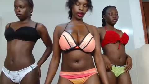 Snapshot of malia_baby chatting on 07-24-26, 03:37 malia online show from 07-24-26, 03:37