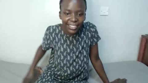 Snapshot of malia_latifa chatting on 10-27-25, 12:42 lati online show from 10-27-25, 12:42
