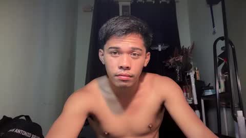 Snapshot of malikgray chatting on 10-23-25, 11:35 Malik online show from 10-23-25, 11:35