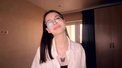 Snapshot of malisacorpeno chatting on 06-08-26, 12:49 Phoebe online show from 06-08-26, 12:49