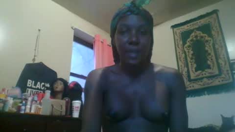 Snapshot of malissabanks chatting on 12-16-24, 01:22 Beauty IS Her Name BABY online show from 12-16-24, 01:22