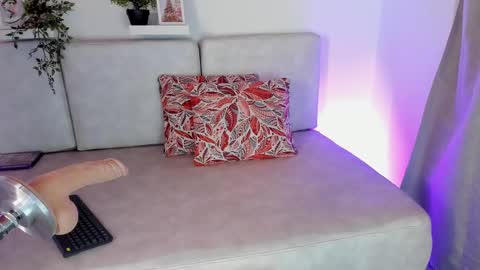 Snapshot of malka_burning chatting on 02-14-25, 02:28 Malka online show from 02-14-25, 02:28