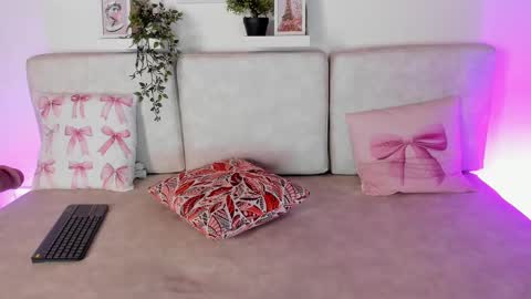 Snapshot of malka_burning chatting on 03-01-25, 12:17 Malka online show from 03-01-25, 12:17