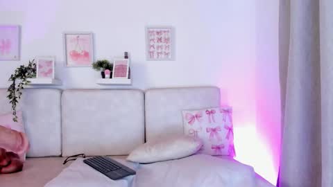 Snapshot of malka_burning chatting on 11-05-25, 08:42 Malka online show from 11-05-25, 08:42