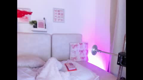 Snapshot of malka_burning chatting on 11-12-25, 08:30 Malka online show from 11-12-25, 08:30