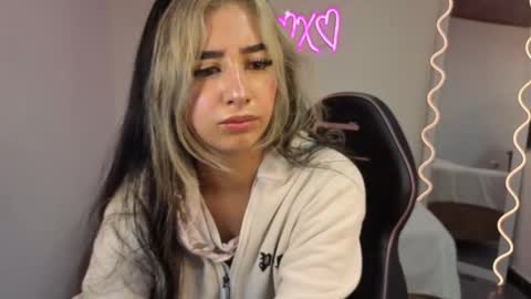 Malory  online show from 11-14-25, 11:31