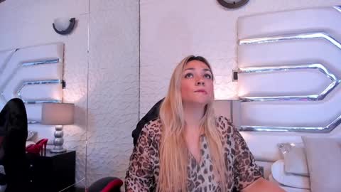 Snapshot of malorysweet chatting on 01-11-25, 12:40 MalorySweet online show from 01-11-25, 12:40