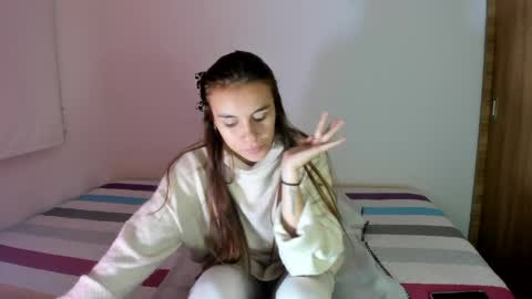 instagram  nueela   online show from 04-05-26, 11:57