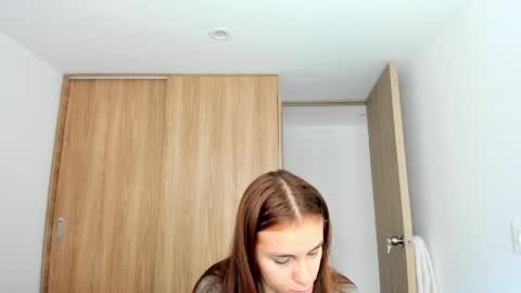 instagram  nueela   online show from 05-22-26, 06:02