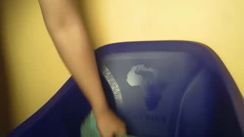 Snapshot of mammy31 chatting on 05-12-26, 06:21 mammy31 online show from 05-12-26, 06:21