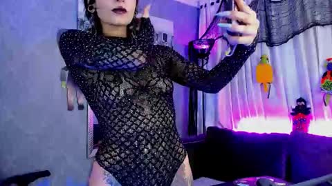 Snapshot of mamushka_ chatting on 10-29-25, 05:47 online show from 10-29-25, 05:47