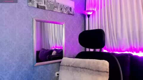 Snapshot of mamushka_ chatting on 11-20-25, 09:25 online show from 11-20-25, 09:25