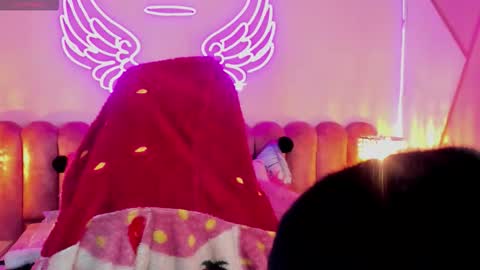 Snapshot of mamushka_ chatting on 12-18-25, 06:47 online show from 12-18-25, 06:47