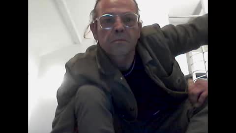 Snapshot of man38110 chatting on 03-09-25, 08:42 man38110 online show from 03-09-25, 08:42