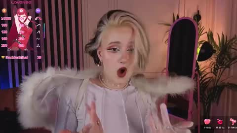 Snapshot of mandy_torres chatting on 12-16-25, 09:53 Luna online show from 12-16-25, 09:53