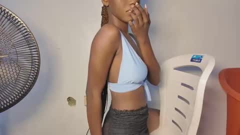 Snapshot of mandymia chatting on 11-17-25, 04:07 mandymia online show from 11-17-25, 04:07