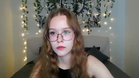 Snapshot of mandymilson chatting on 09-18-25, 03:03 Mandy online show from 09-18-25, 03:03