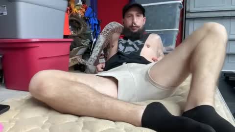 Snapshot of manfromgrunkle chatting on 01-10-26, 05:31 manfromgrunkle online show from 01-10-26, 05:31