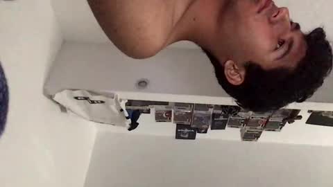 Snapshot of mangopitudo chatting on 09-19-25, 05:02 Manguito online show from 09-19-25, 05:02