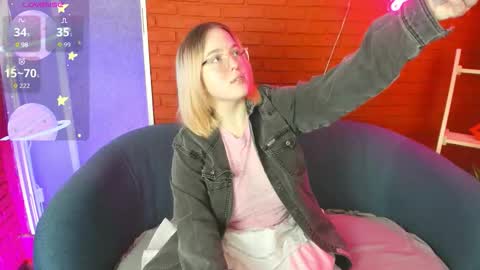 Snapshot of manic_pixie_ chatting on 10-17-25, 10:29 manic_pixie_ online show from 10-17-25, 10:29