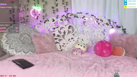 Snapshot of manicmomo chatting on 01-03-25, 02:54 Momo online show from 01-03-25, 02:54