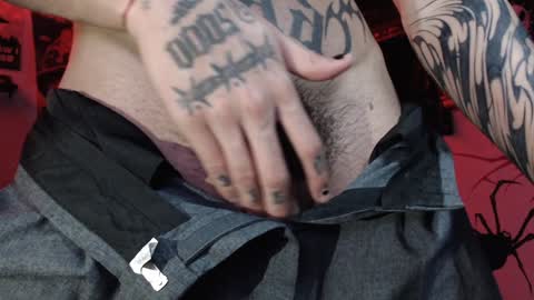 Snapshot of manolo___ chatting on 12-17-24, 02:44 Manolo modelo independiente online show from 12-17-24, 02:44