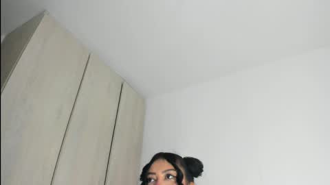 MANUELA online show from 05-04-26, 04:03