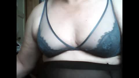 Snapshot of manwithboobs chatting on 01-23-25, 06:35 manwithboobs online show from 01-23-25, 06:35