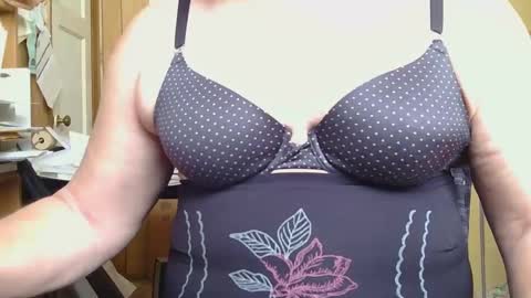 Snapshot of manwithboobs chatting on 03-06-25, 10:47 manwithboobs online show from 03-06-25, 10:47