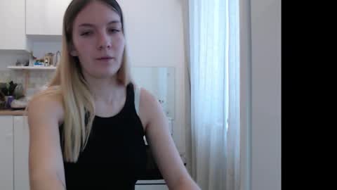 Snapshot of manyamania chatting on 12-22-25, 10:34 Prosto Maria online show from 12-22-25, 10:34