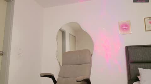     online show from 03-08-25, 02:23