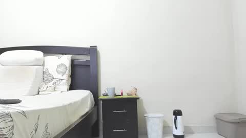 Mara online show from 04-18-26, 01:04