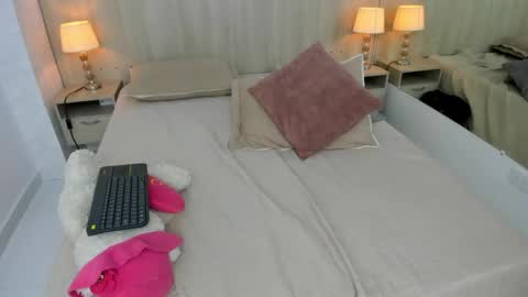 Snapshot of mara_sinclair chatting on 05-27-26, 01:57 Mara Sinclair online show from 05-27-26, 01:57